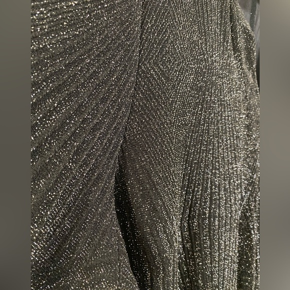 Catherines Black All Nighter Metallic Slinky Scoop V-Neckline Tunic Style Top - Picture 7 of 14